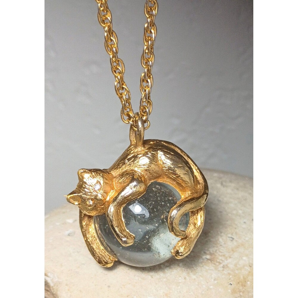 Vintage Cat on Pool of Light Pendant Necklace Gold Tone Crystal Ball Magic Orb - Picture 8 of 9